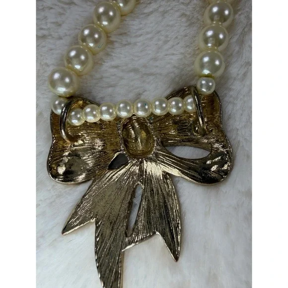 Vintage Glamorous Gold Tone Pearl Necklace with Sparkling Bow Pendant - Picture 3 of 5